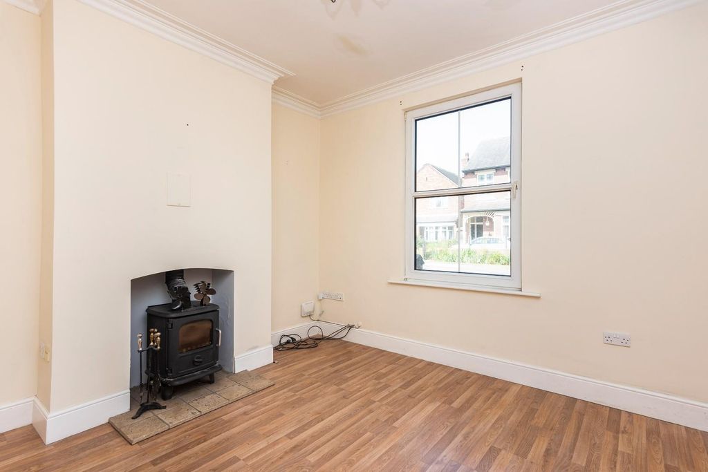 Property photo 2 of 18 298Huntingtonroad-7.Jpg