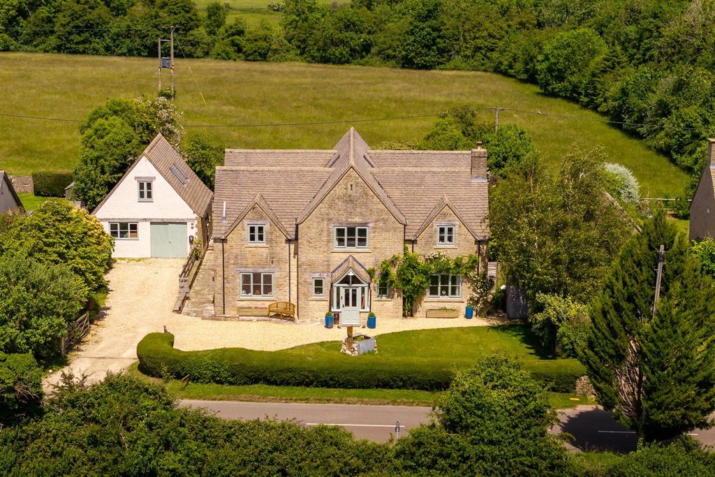 Property photo 1 of 36 53 - Foxfield - Gl54 4Nq - Web.Jpg