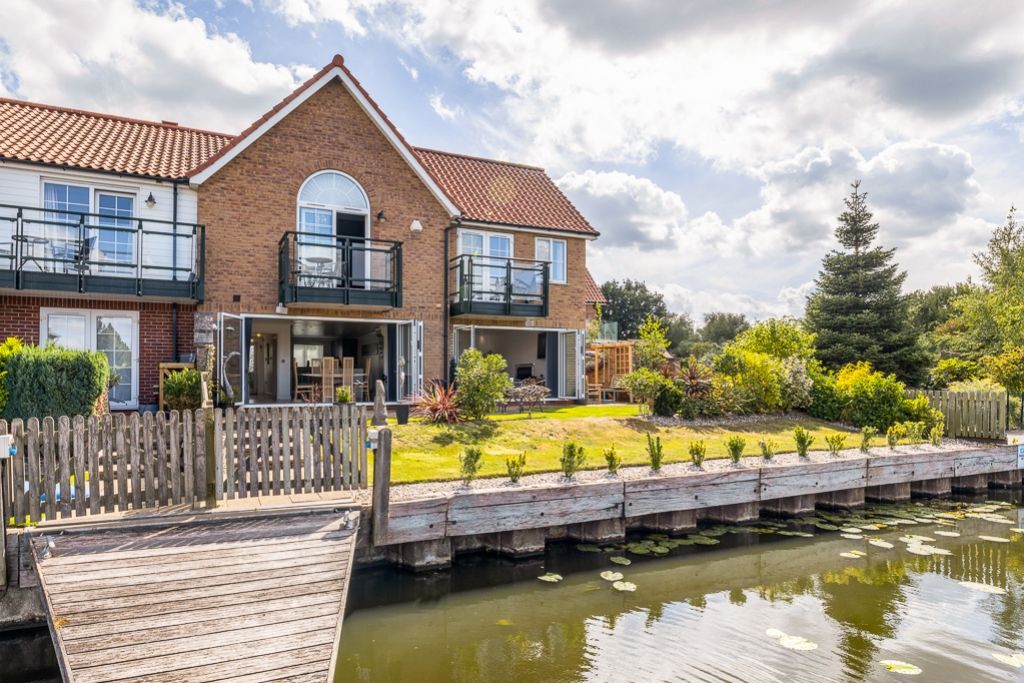 Property photo 1 of 35 143 Park Lane (Burton Waters)-15