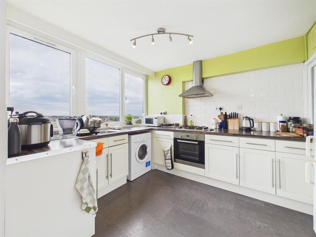 Property photo 3 of 8 Kitchen