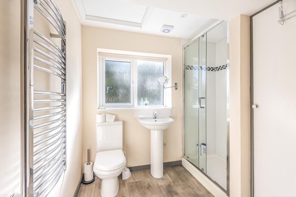 Property photo 3 of 10 Bathroom