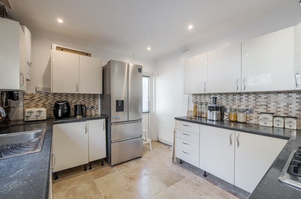 Property photo 3 of 18 Kitchen
