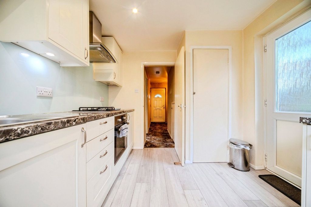 Property photo 3 of 10 Pbox-Img.Jpg