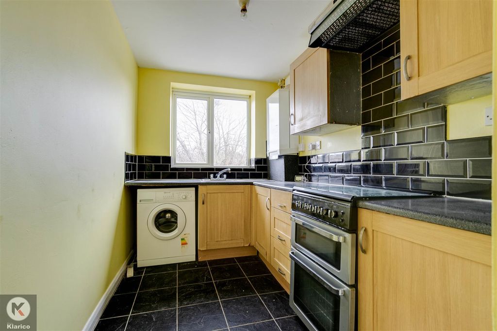 Property photo 3 of 10 Knowle (3 Of 10).Jpg
