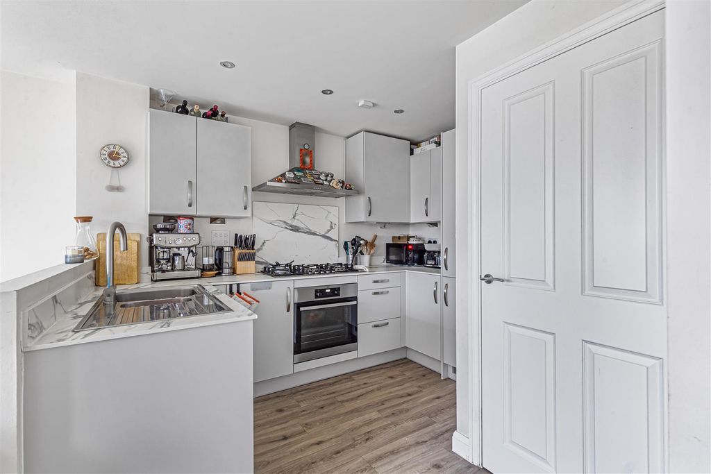 Property photo 3 of 20 14_72484.Jpg