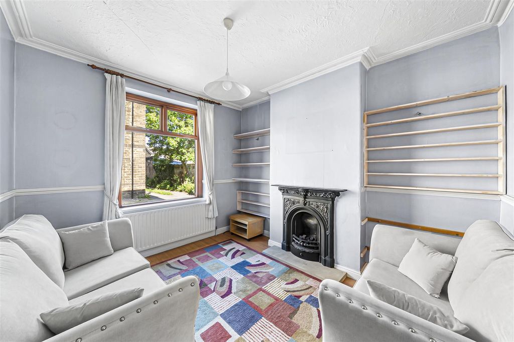 Property photo 3 of 18 Sitting Room