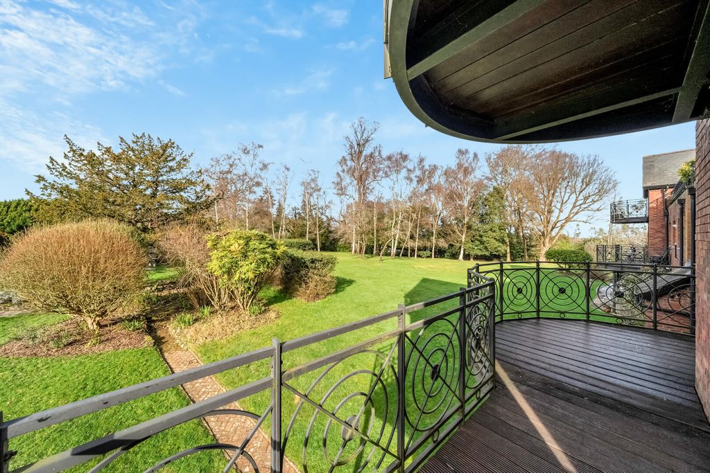 Property photo 3 of 24 Balcony