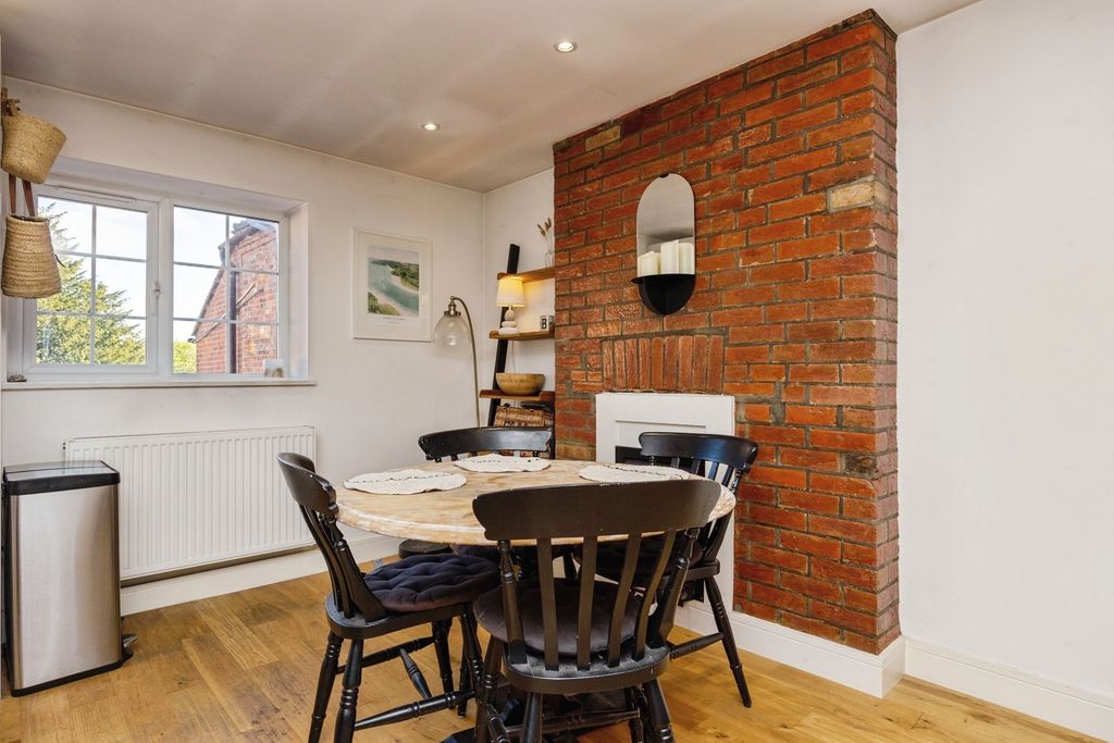 Additional image 19 of 2 bed flat for salePortsmouth Road, Milford, Godalming, Surrey GU8