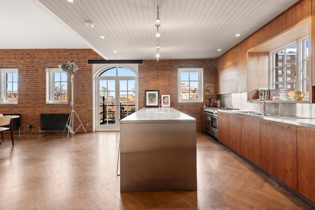 Property photo 3 of 22