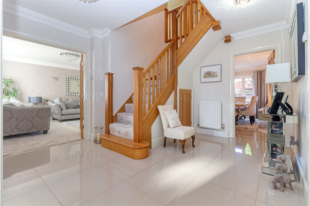 Property photo 2 of 33 Picture No. 37