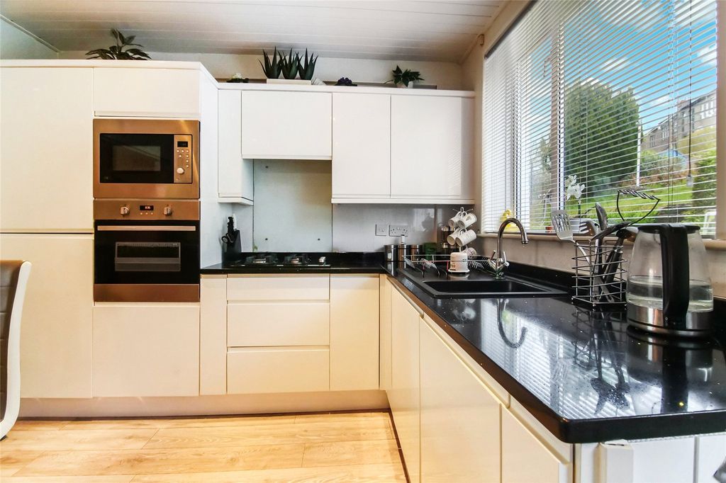 Property photo 3 of 22 Picture No. 09