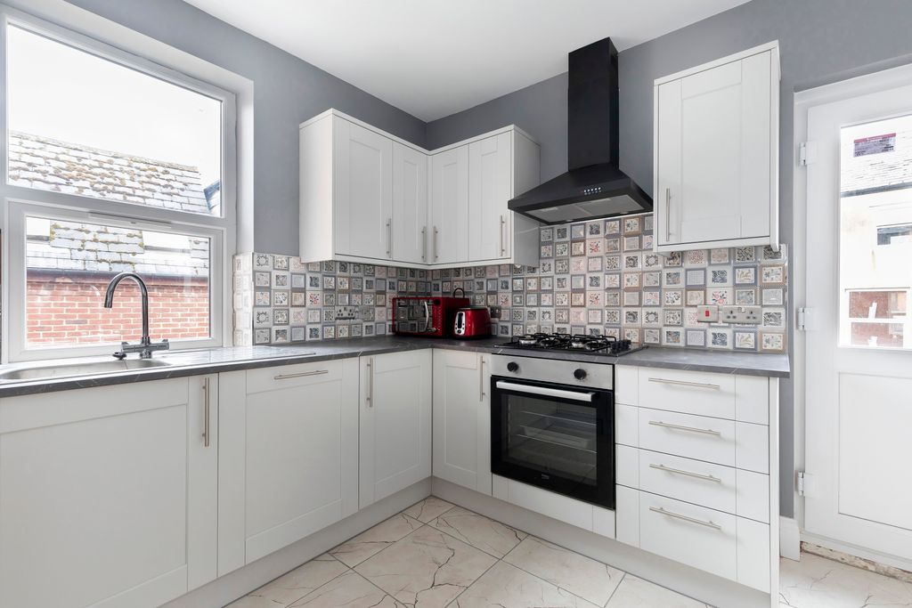 Property photo 1 of 5