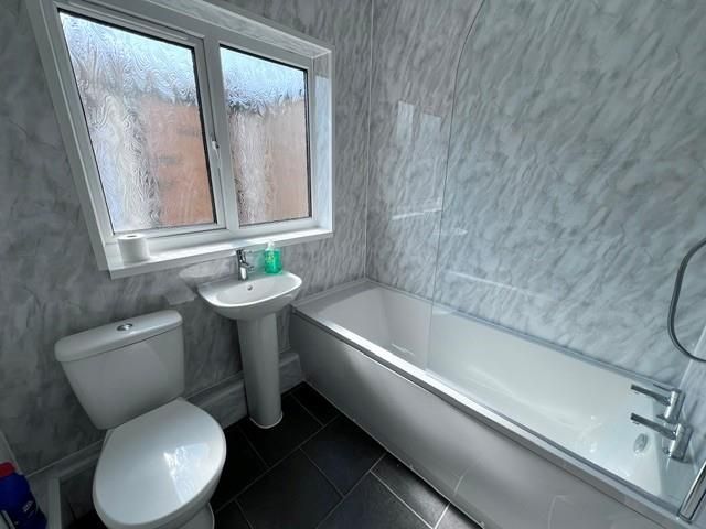 Property photo 3 of 9 Bathroom.Jpg