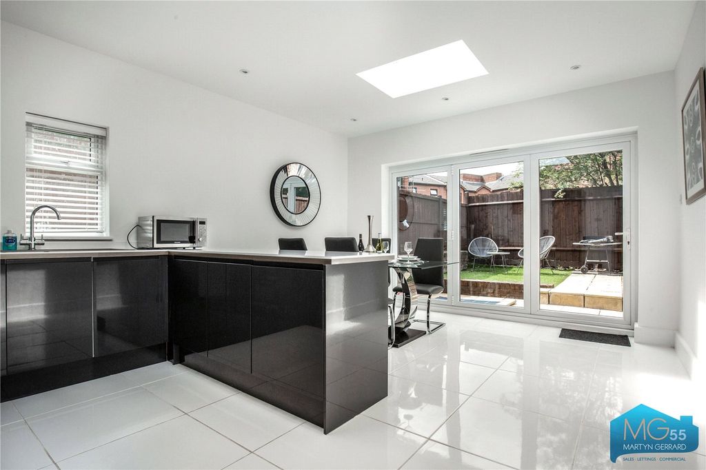 Property photo 3 of 12 Picture No. 21