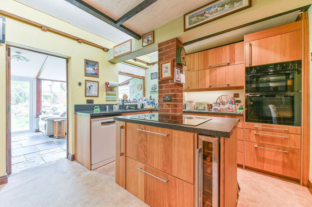 Property photo 3 of 25