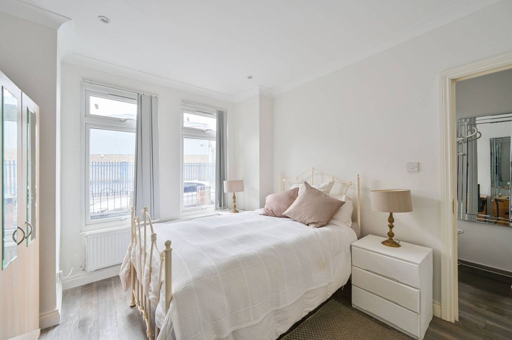 Property photo 1 of 23