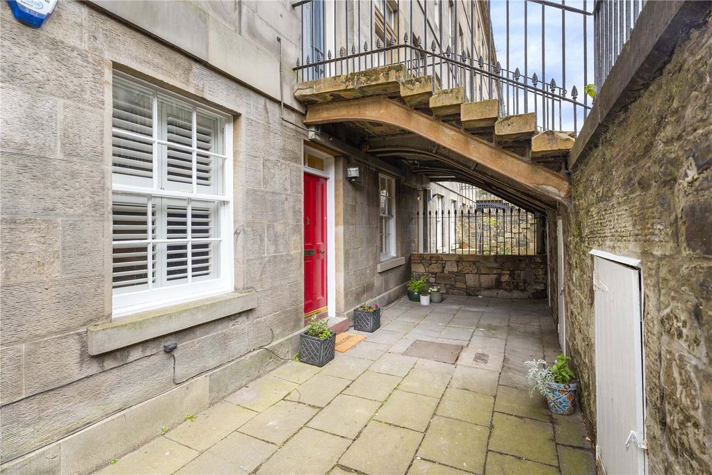 Property photo 2 of 22 Private Entrance