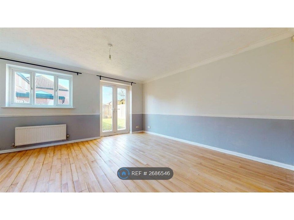 Property photo 3 of 11 Living/Dining Room