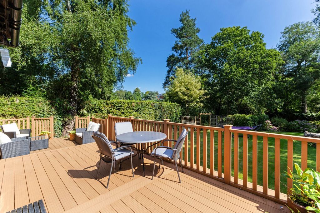 Property photo 2 of 19 Terrace