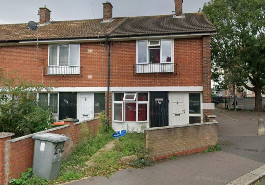 Property photo 1 of 1 192 Newhaven Lane E16