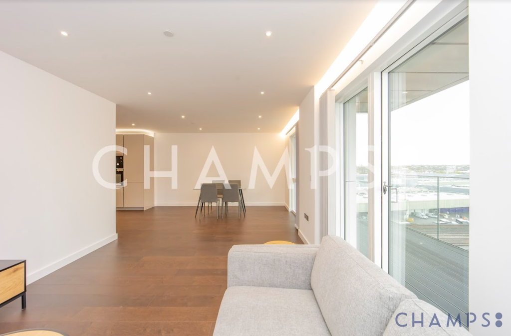 Property photo 1 of 15 Lexington Gardens 3Beds - Sw11 7Bx - 7th Floor - Parking Space - 1140 Sq Ft