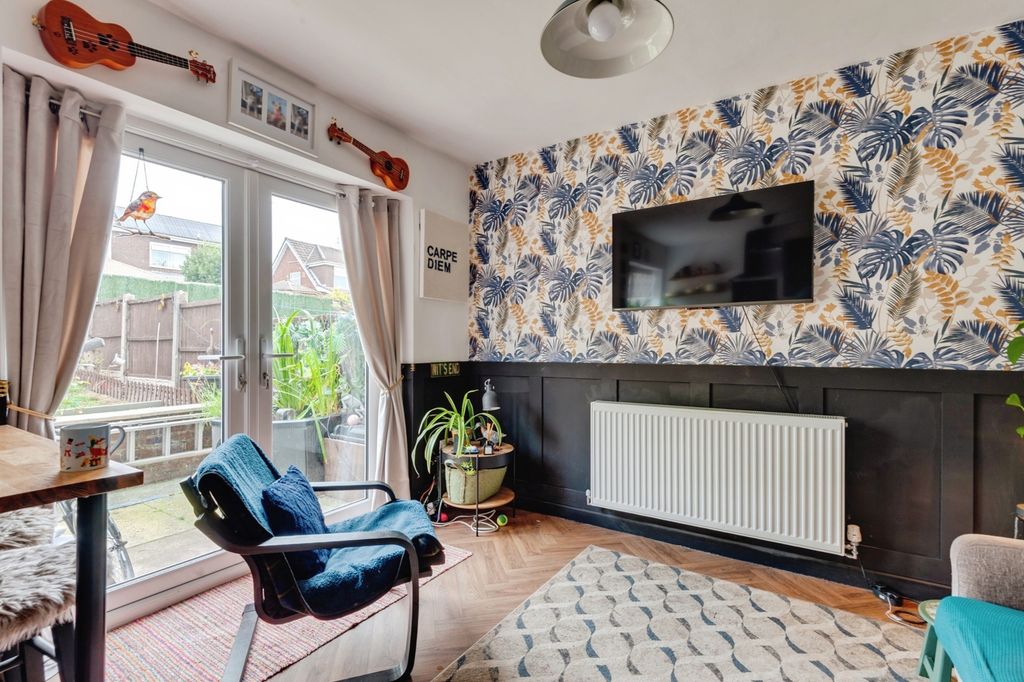 Property photo 3 of 17 Pbox-Img.Jpg