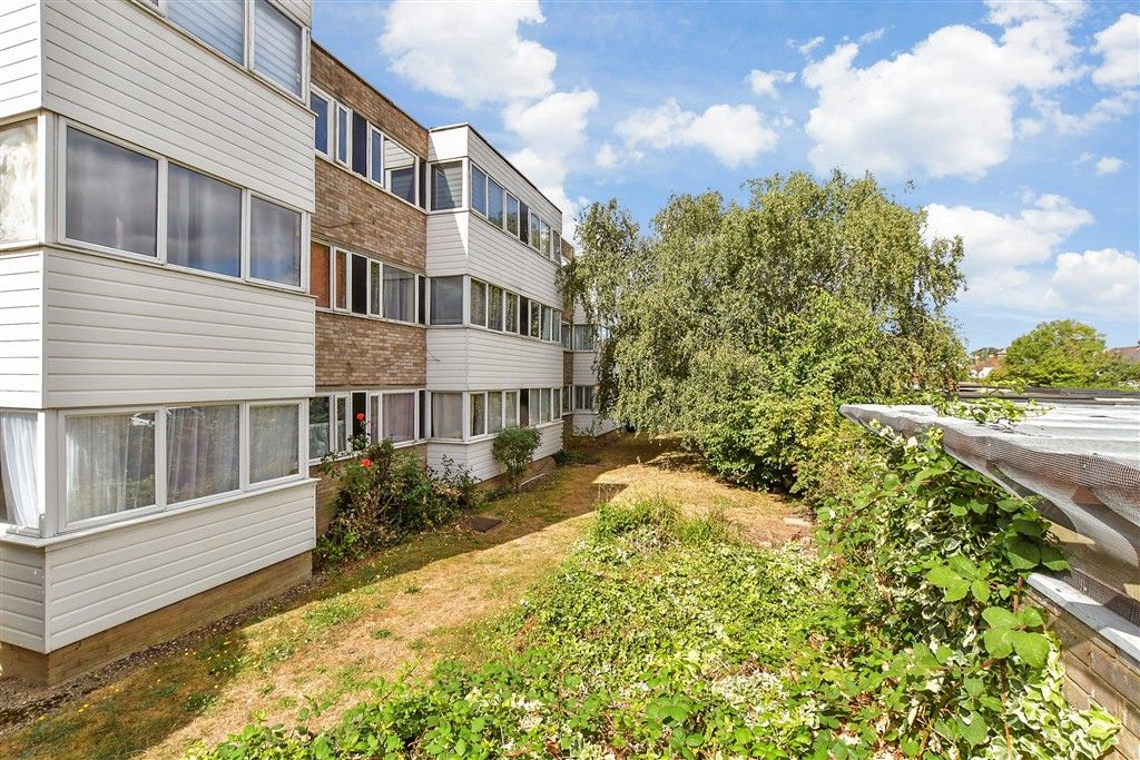Property photo 1 of 10 Communal Gardens