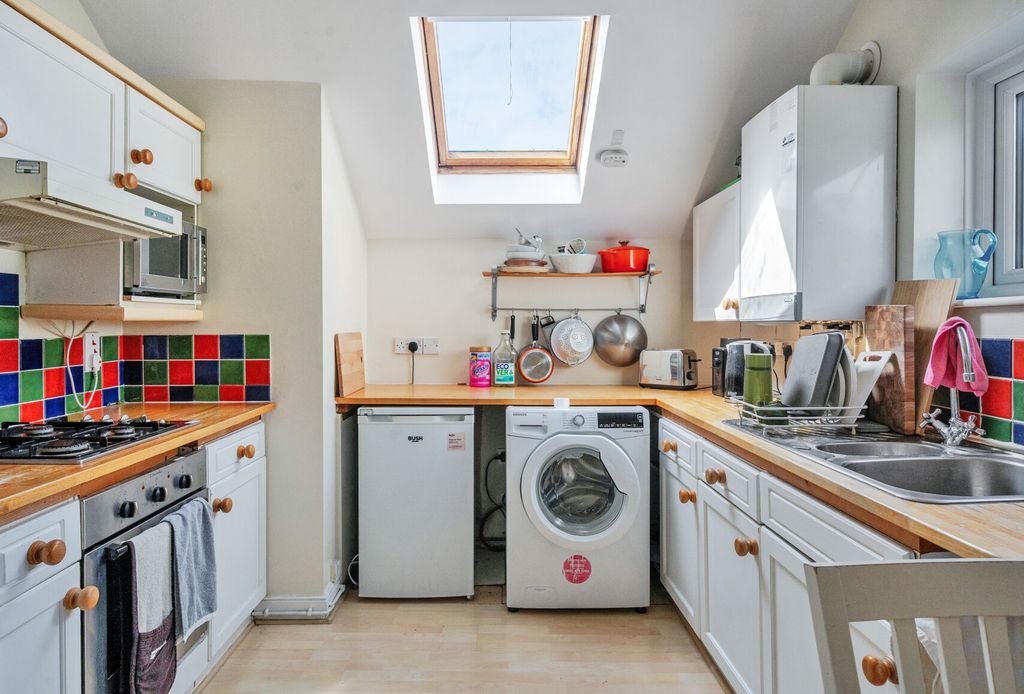 Property photo 3 of 7 1320116-3-686E301...