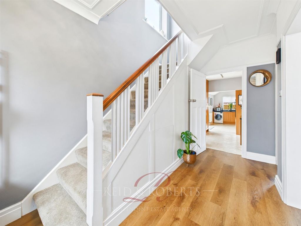 Property photo 2 of 26 Cam03999G0-Pr0196-Still025.Jpg