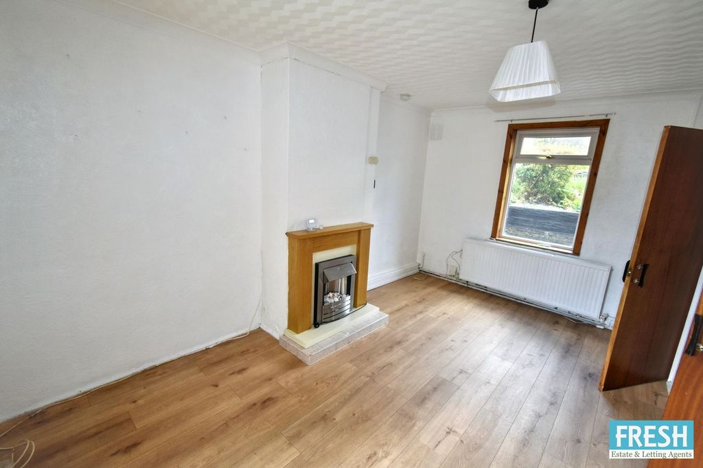 Property photo 2 of 28