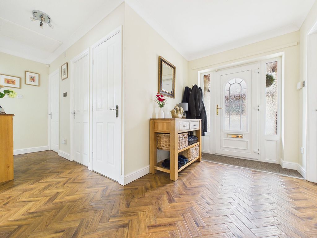 Property photo 3 of 26 Entrance Hall