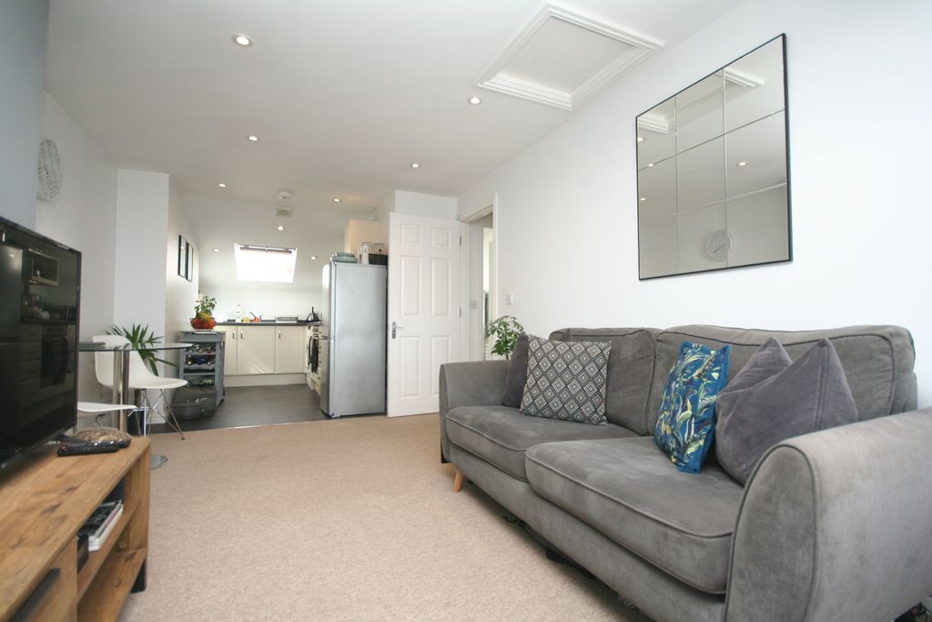 Property photo 1 of 8 Floorplan