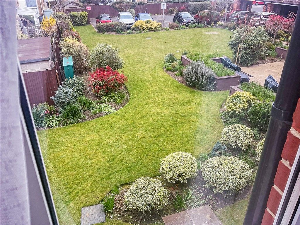 Property photo 1 of 6 Communal Garden