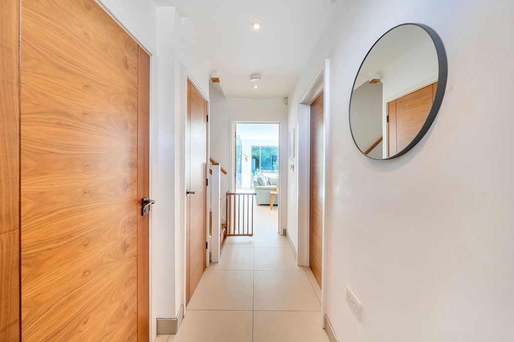 Property photo 2 of 33