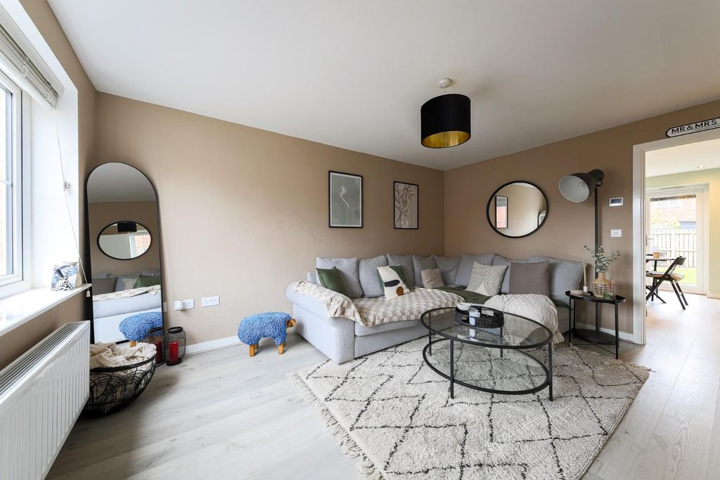 Property photo 2 of 14 Lounge