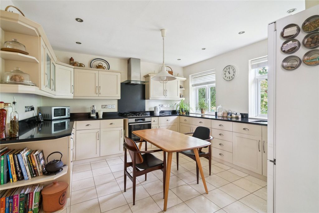 Property photo 2 of 10 Kitchen
