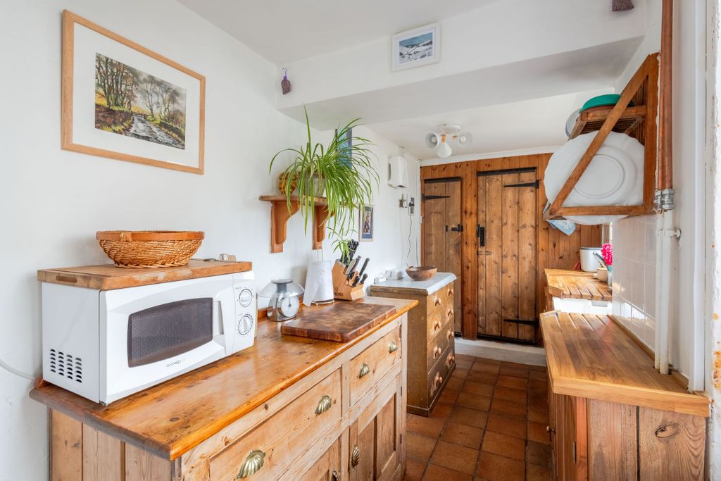 Property photo 2 of 21