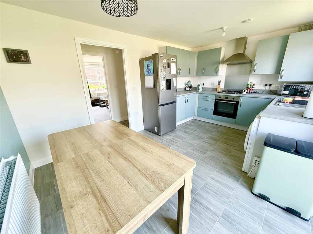 Property photo 3 of 15 Kitchen Dining