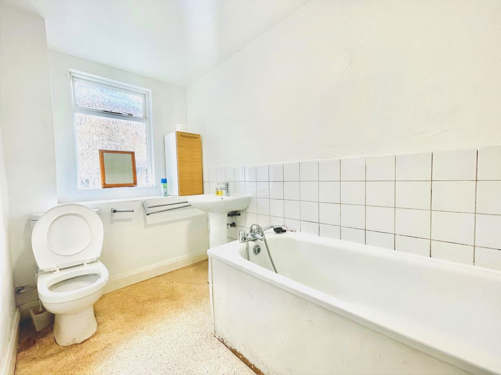 Property photo 3 of 5 Bathroom