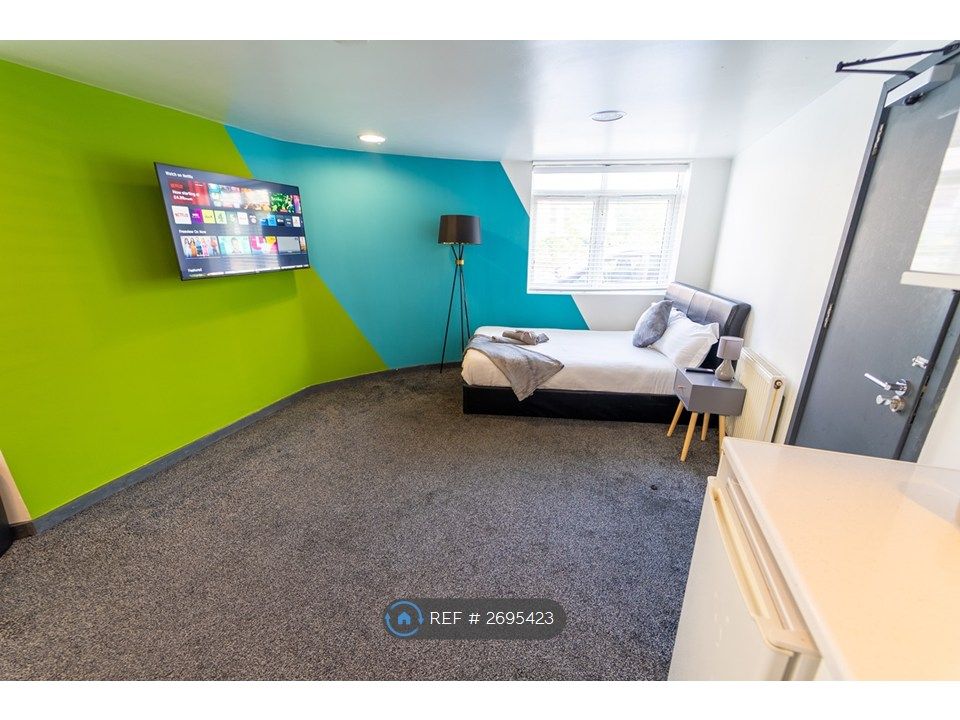 Property photo 2 of 28