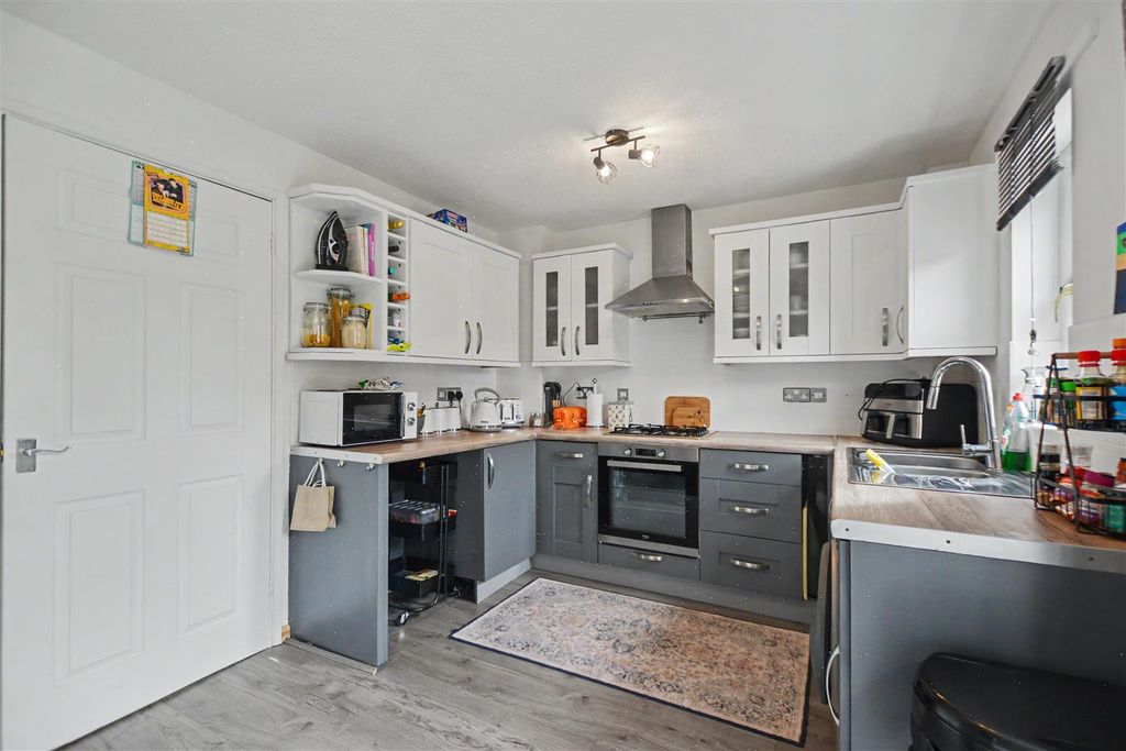 Property photo 3 of 15 Dining Kitchen