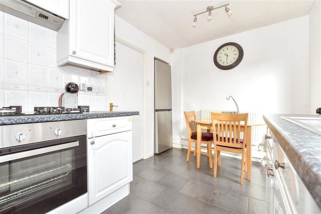 Property photo 3 of 11 Kitchen