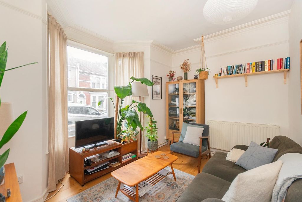 Property photo 3 of 32 G4F4Frev - Living Room D.Jpg