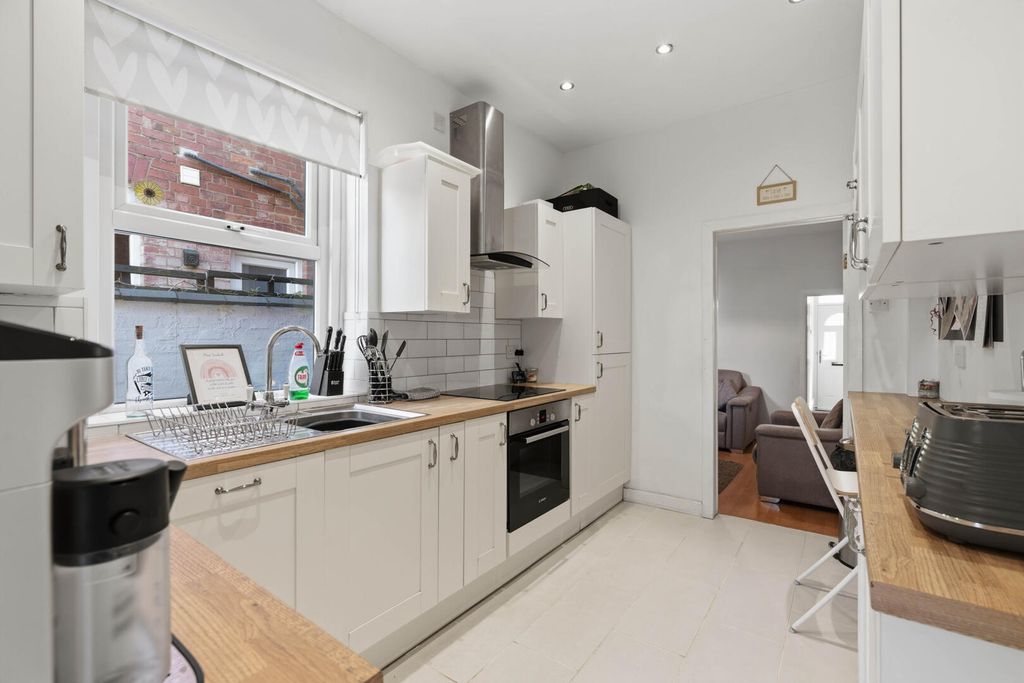 Property photo 3 of 22 Kitchen