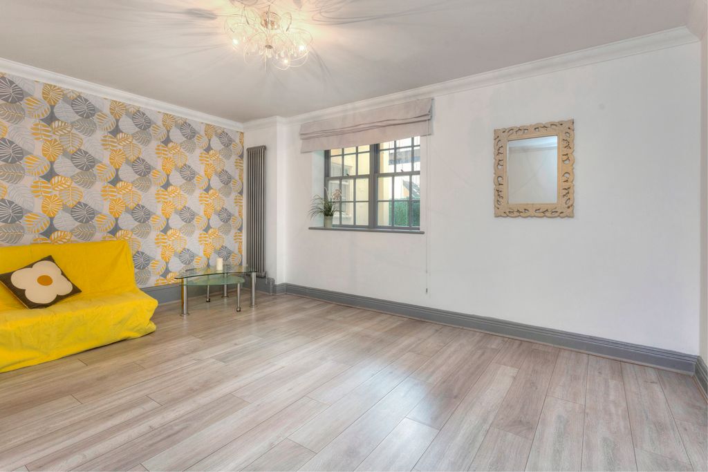 Property photo 3 of 14 Scf242bt1011
