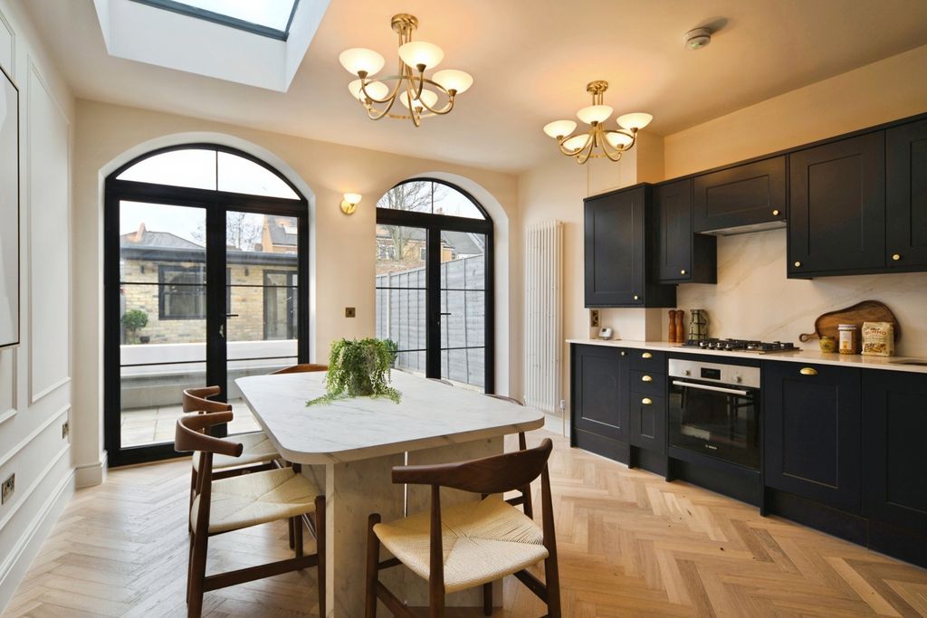 Property photo 3 of 18 Pbox-Img.Jpg