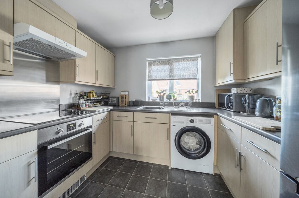 Property photo 2 of 15 1353441-1-68d150A...