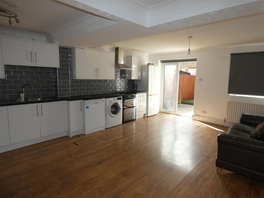 Property photo 3 of 12 P1050086.Jpg