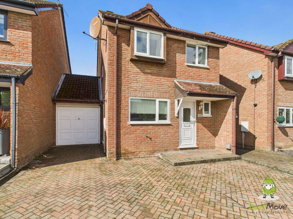 Property photo 1 of 12 Ewemove Estate Agents Basingstoke - Kimber Close -