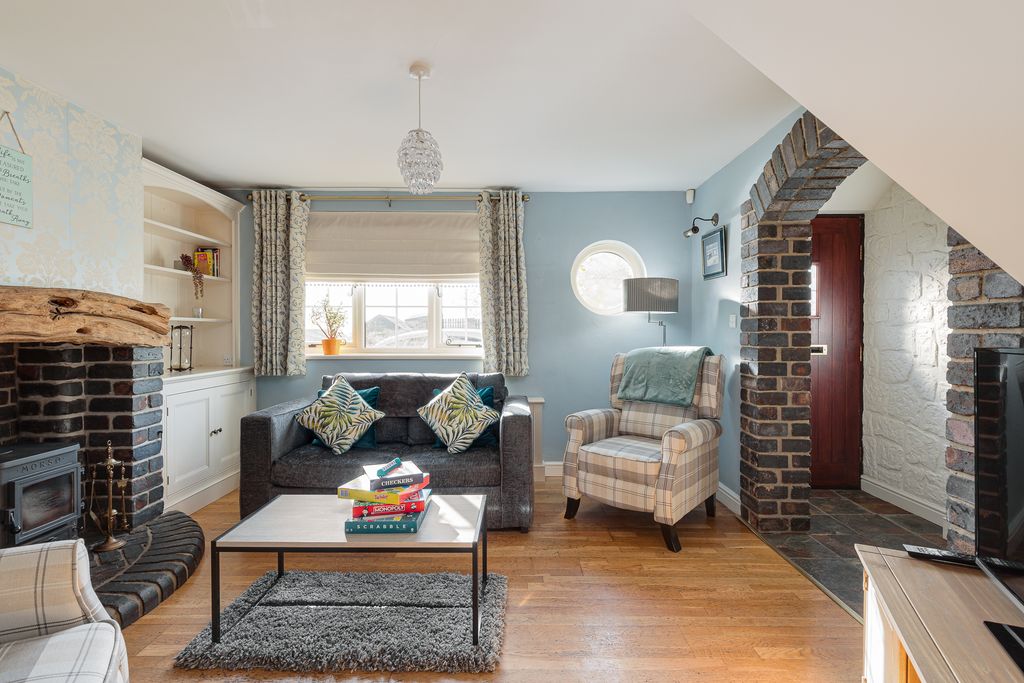 Property photo 2 of 7 Living Room